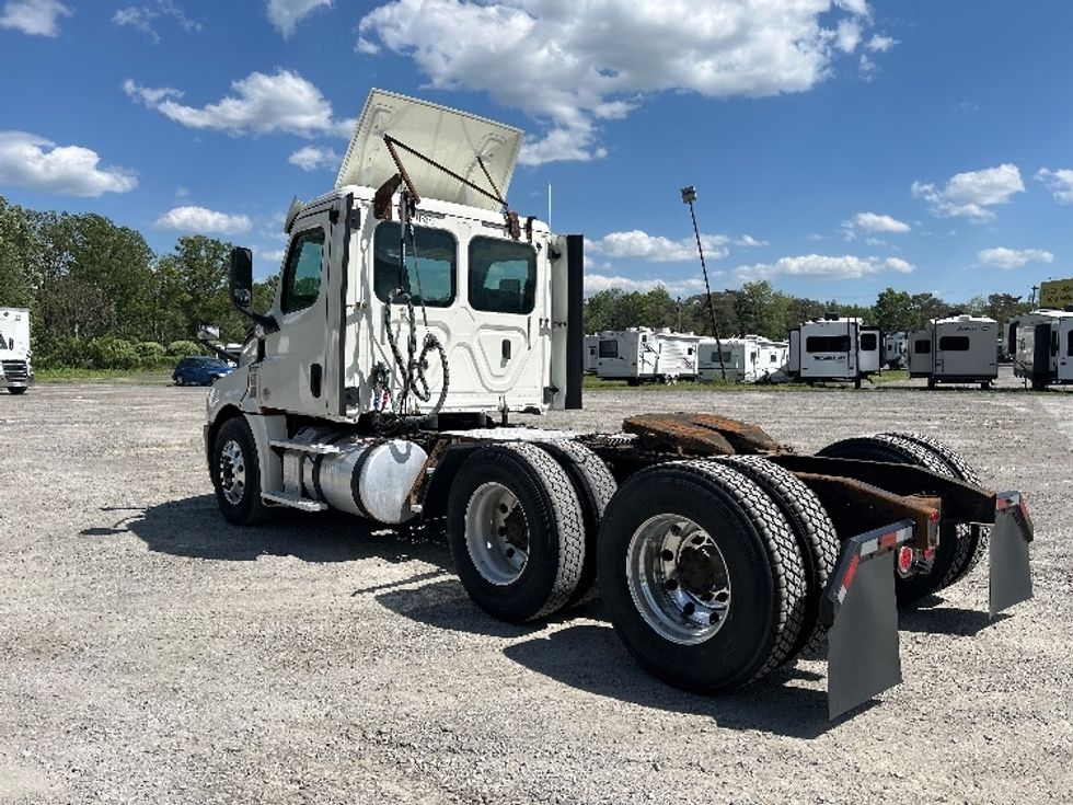 Day Cab Tractor-Heavy Duty Tractors-Freightliner-2018-T12664ST-Albany-NY-427,688\n\t\tmiles-$ 43,750 - Image 4