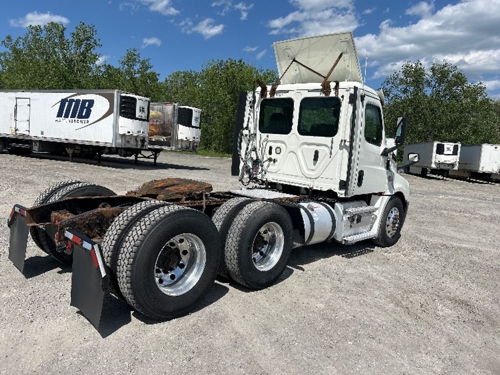 Day Cab Tractor-Heavy Duty Tractors-Freightliner-2018-T12664ST-Albany-NY-427,688\n\t\tmiles-$ 43,750 - Image 5