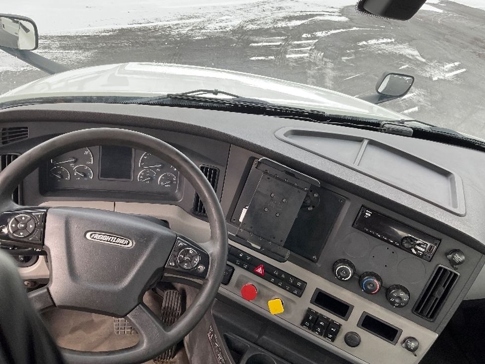 Day Cab Tractor-Heavy Duty Tractors-Freightliner-2018-T12664ST-Albany-NY-492,998\n\t\tmiles-$ 39,250 - Image 10