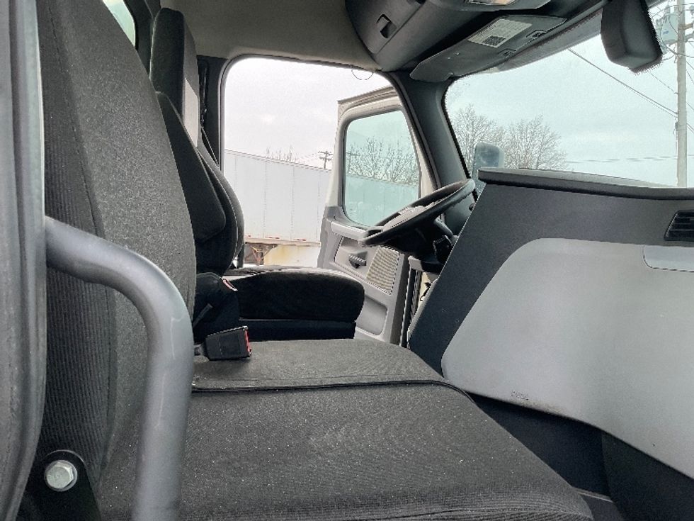 Day Cab Tractor-Heavy Duty Tractors-Freightliner-2018-T12664ST-Albany-NY-492,998\n\t\tmiles-$ 39,250 - Image 12