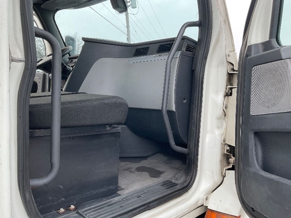 Day Cab Tractor-Heavy Duty Tractors-Freightliner-2018-T12664ST-Albany-NY-492,998\n\t\tmiles-$ 39,250 - Image 13