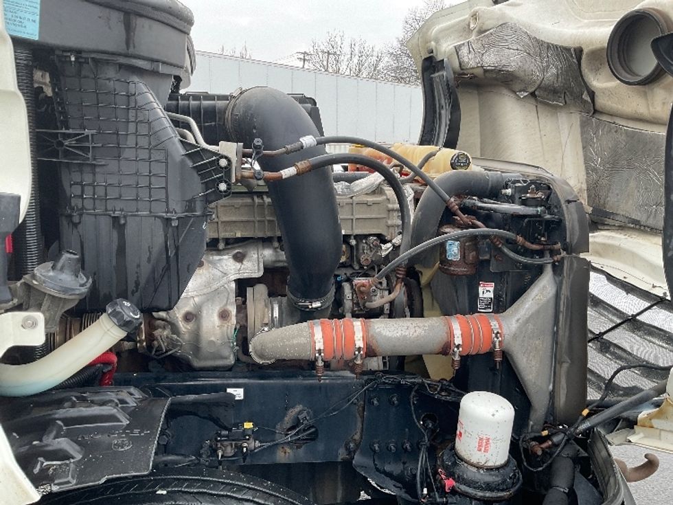 Day Cab Tractor-Heavy Duty Tractors-Freightliner-2018-T12664ST-Albany-NY-492,998\n\t\tmiles-$ 39,250 - Image 14