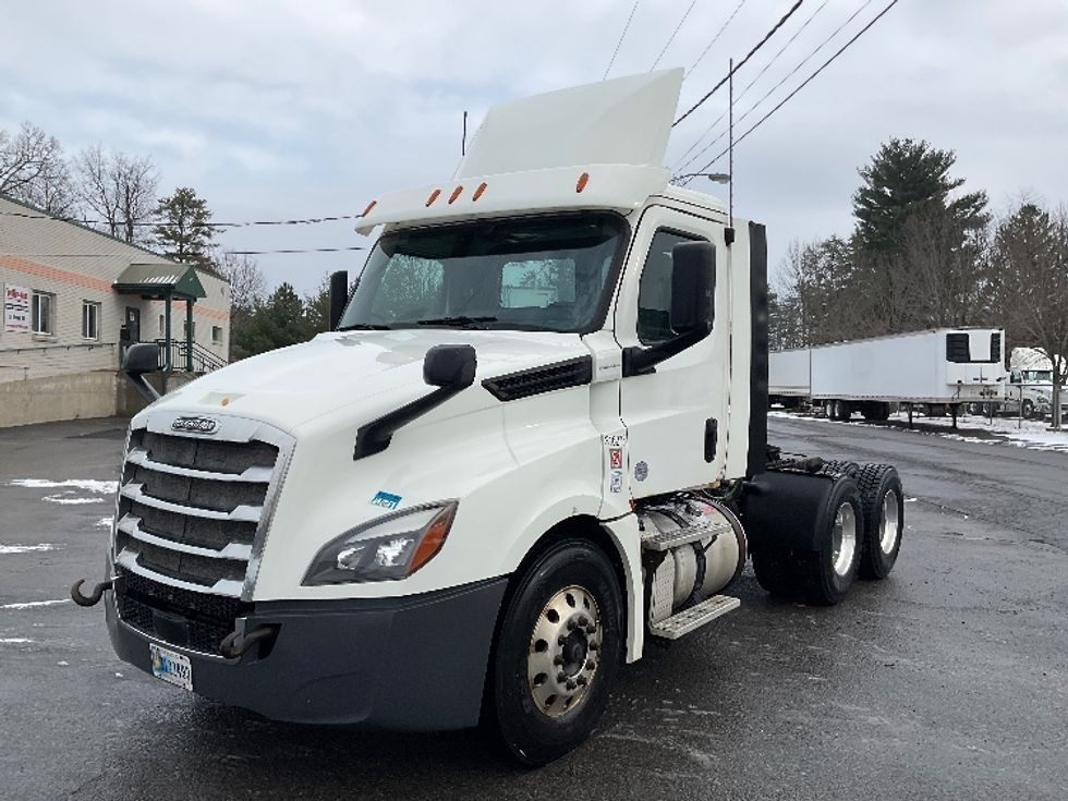 Day Cab Tractor-Heavy Duty Tractors-Freightliner-2018-T12664ST-Albany-NY-492,998\n\t\tmiles-$ 39,250 - Image 2