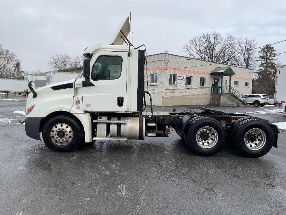 Day Cab Tractor-Heavy Duty Tractors-Freightliner-2018-T12664ST-Albany-NY-492,998\n\t\tmiles-$ 39,250 - Image 4