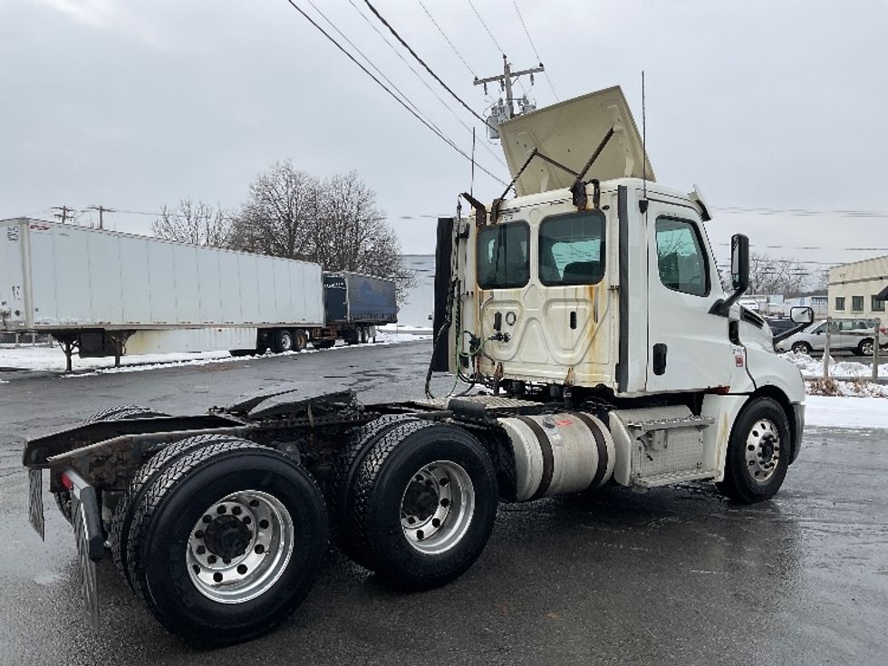 Day Cab Tractor-Heavy Duty Tractors-Freightliner-2018-T12664ST-Albany-NY-492,998\n\t\tmiles-$ 39,250 - Image 7