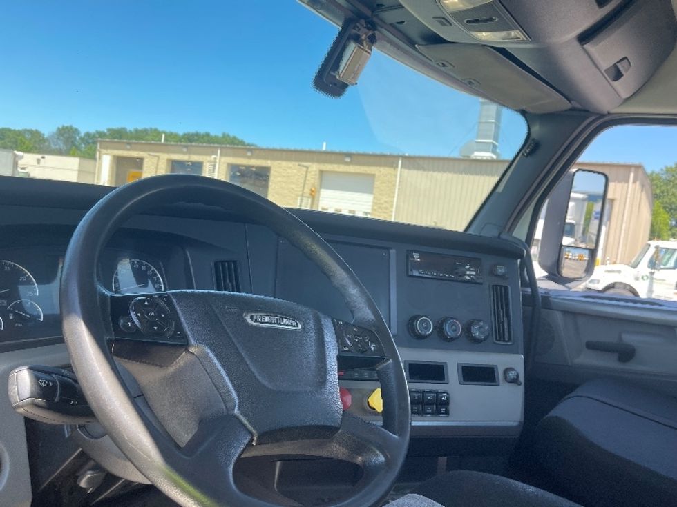 Day Cab Tractor-Heavy Duty Tractors-Freightliner-2018-T12664ST-Allen Park-MI-160,669\n\t\tmiles-$ 45,000 - Image 10