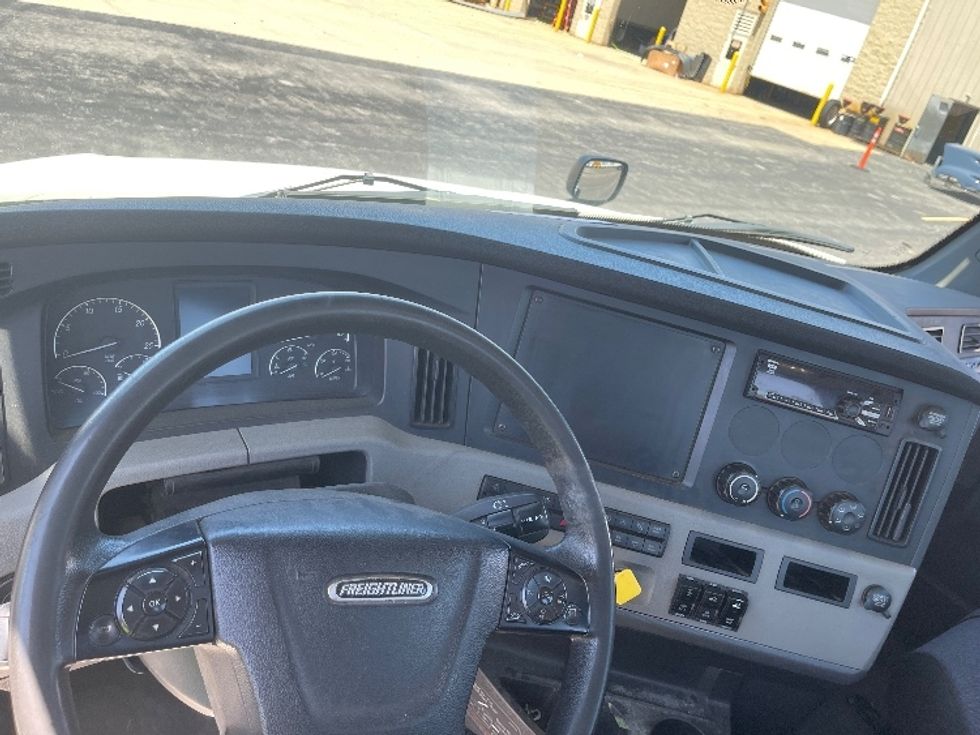 Day Cab Tractor-Heavy Duty Tractors-Freightliner-2018-T12664ST-Allen Park-MI-160,669\n\t\tmiles-$ 45,000 - Image 11