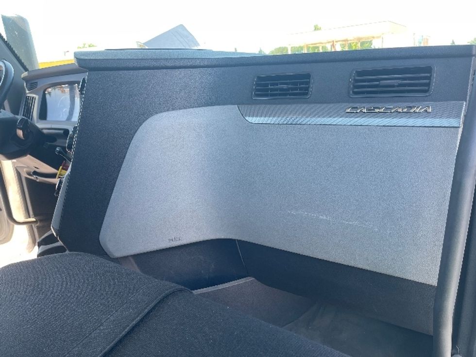 Day Cab Tractor-Heavy Duty Tractors-Freightliner-2018-T12664ST-Allen Park-MI-160,669\n\t\tmiles-$ 45,000 - Image 13