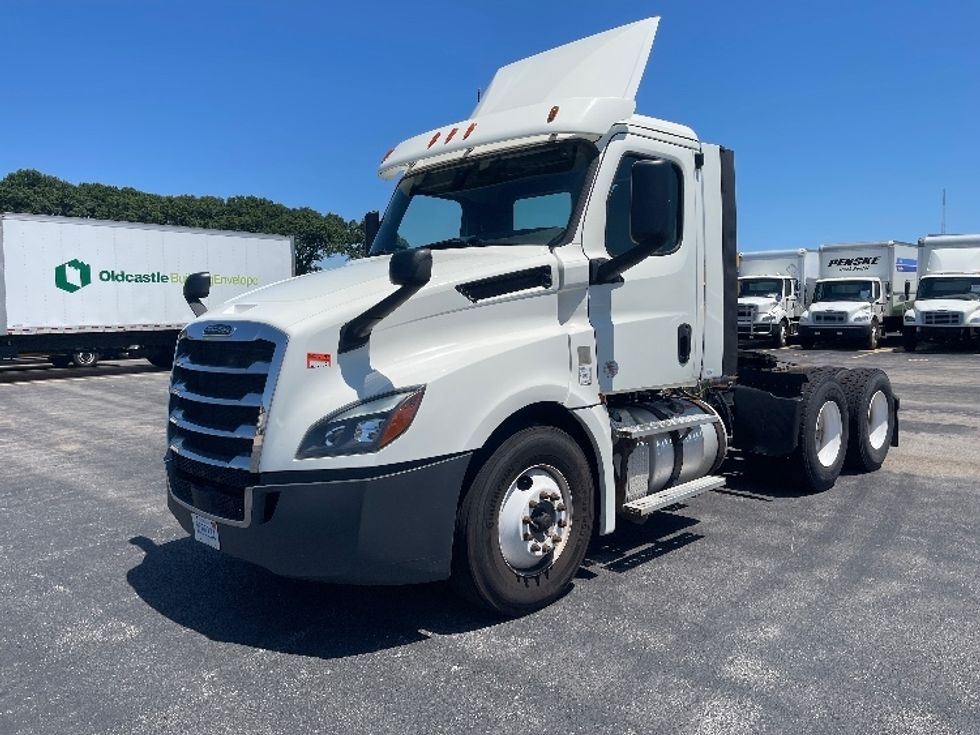 Day Cab Tractor-Heavy Duty Tractors-Freightliner-2018-T12664ST-Allen Park-MI-160,669\n\t\tmiles-$ 45,000 - Image 3