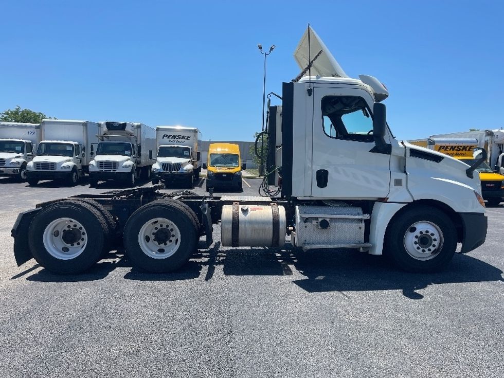 Day Cab Tractor-Heavy Duty Tractors-Freightliner-2018-T12664ST-Allen Park-MI-160,669\n\t\tmiles-$ 45,000 - Image 8