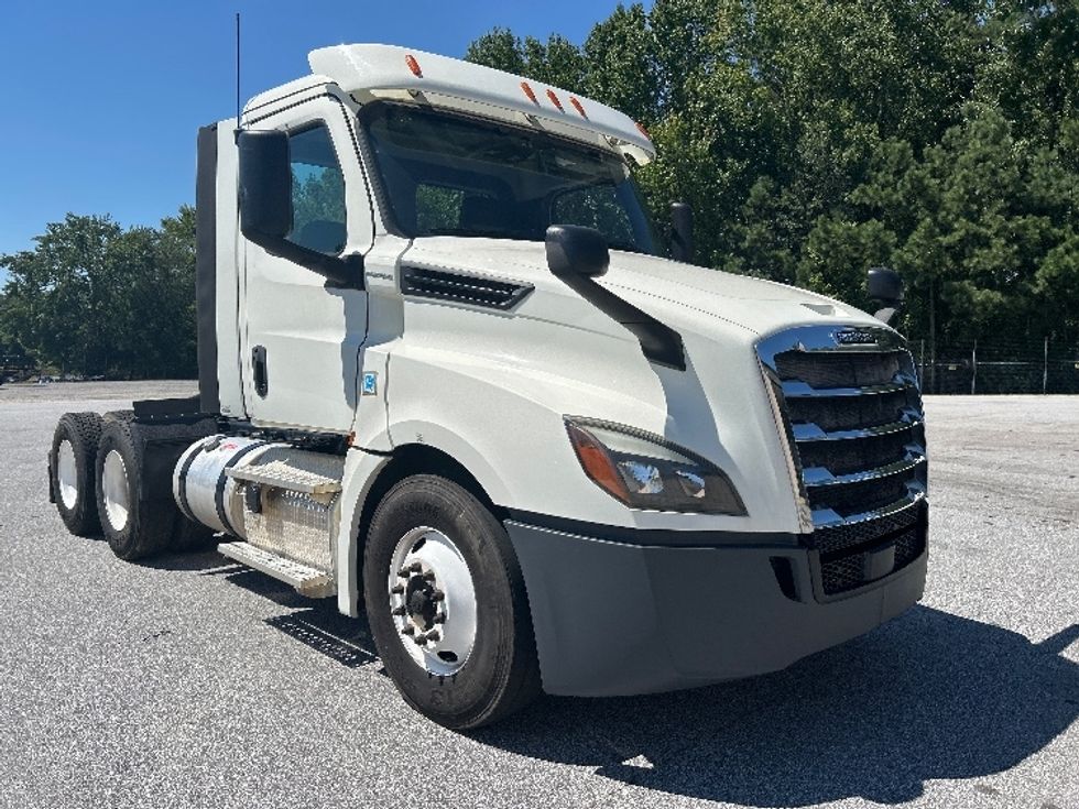 Day Cab Tractor-Heavy Duty Tractors-Freightliner-2018-T12664ST-Anderson-SC-363,119\n\t\tmiles-$ 46,000 - Image 1