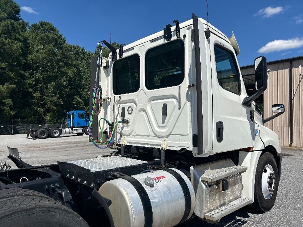 Day Cab Tractor-Heavy Duty Tractors-Freightliner-2018-T12664ST-Anderson-SC-363,119\n\t\tmiles-$ 46,000 - Image 17