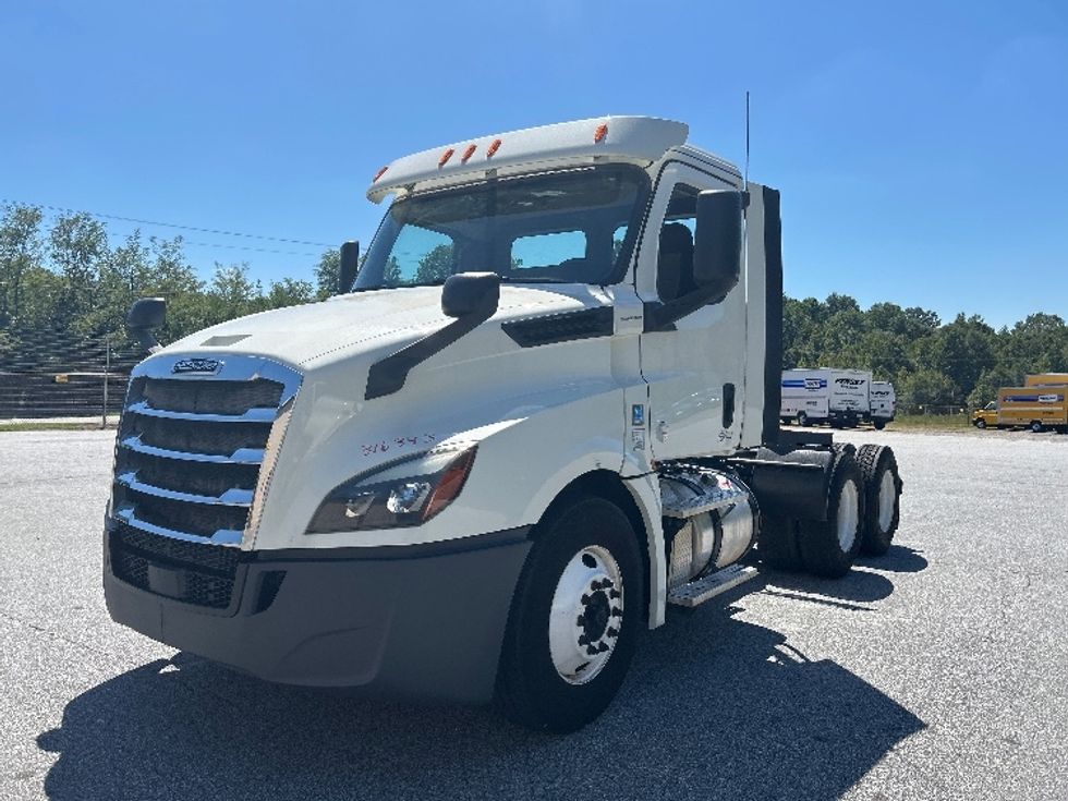 Day Cab Tractor-Heavy Duty Tractors-Freightliner-2018-T12664ST-Anderson-SC-363,119\n\t\tmiles-$ 46,000 - Image 3