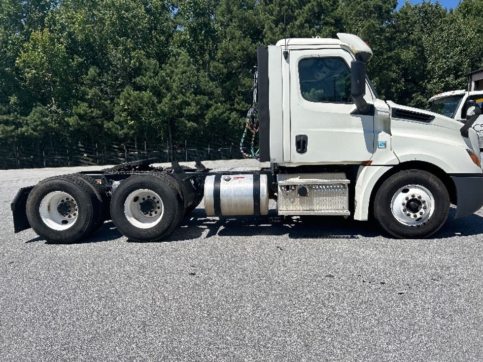 Day Cab Tractor-Heavy Duty Tractors-Freightliner-2018-T12664ST-Anderson-SC-363,119\n\t\tmiles-$ 46,000 - Image 8