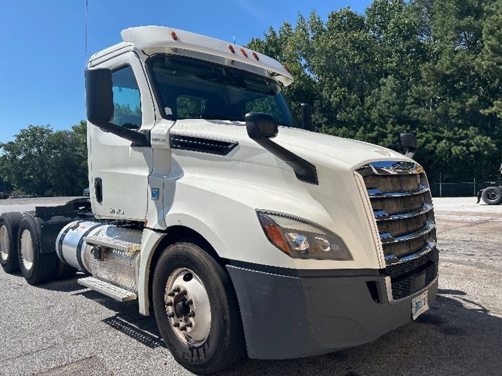 Day Cab Tractor-Heavy Duty Tractors-Freightliner-2018-T12664ST-Anderson-SC-504,956\n\t\tmiles-$ 39,000 - Image 1