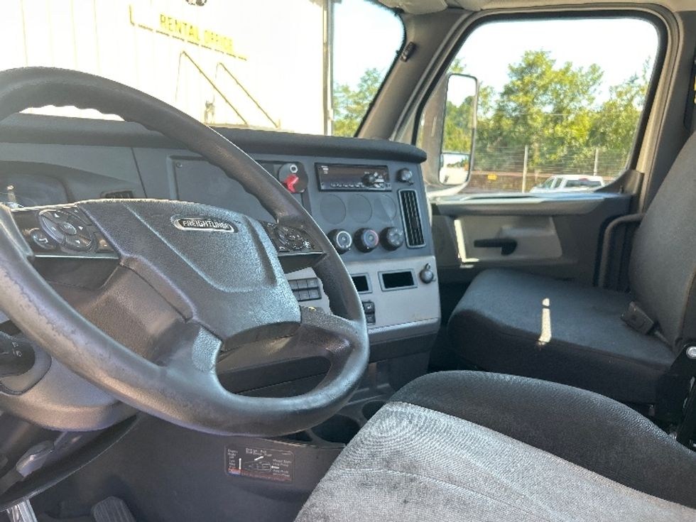 Day Cab Tractor-Heavy Duty Tractors-Freightliner-2018-T12664ST-Anderson-SC-504,956\n\t\tmiles-$ 39,000 - Image 10