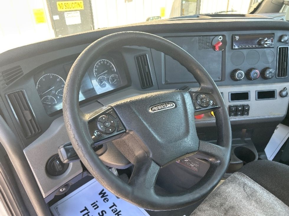 Day Cab Tractor-Heavy Duty Tractors-Freightliner-2018-T12664ST-Anderson-SC-504,956\n\t\tmiles-$ 39,000 - Image 11