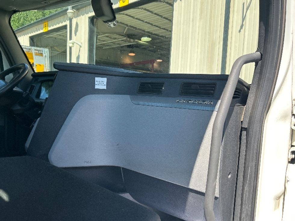 Day Cab Tractor-Heavy Duty Tractors-Freightliner-2018-T12664ST-Anderson-SC-504,956\n\t\tmiles-$ 39,000 - Image 13