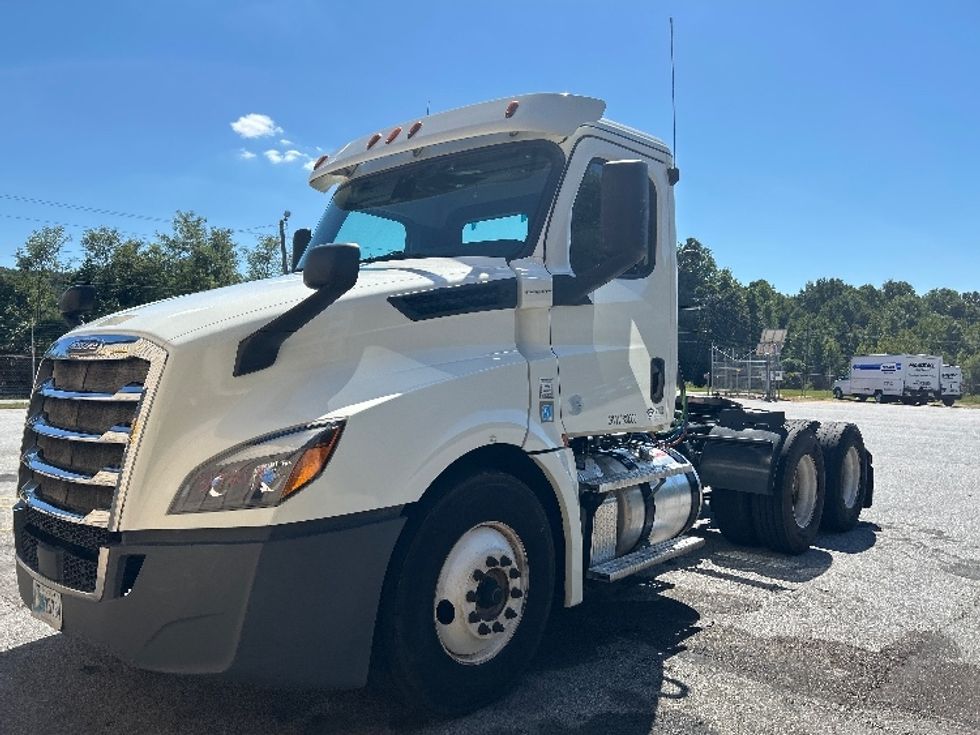 Day Cab Tractor-Heavy Duty Tractors-Freightliner-2018-T12664ST-Anderson-SC-504,956\n\t\tmiles-$ 39,000 - Image 3