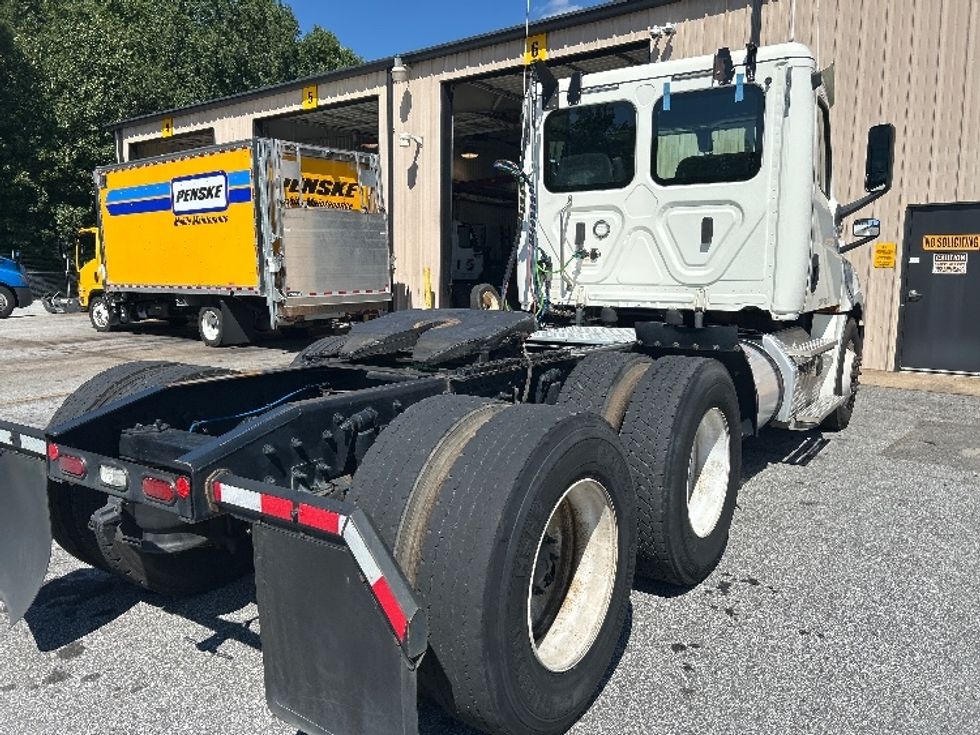 Day Cab Tractor-Heavy Duty Tractors-Freightliner-2018-T12664ST-Anderson-SC-504,956\n\t\tmiles-$ 39,000 - Image 7