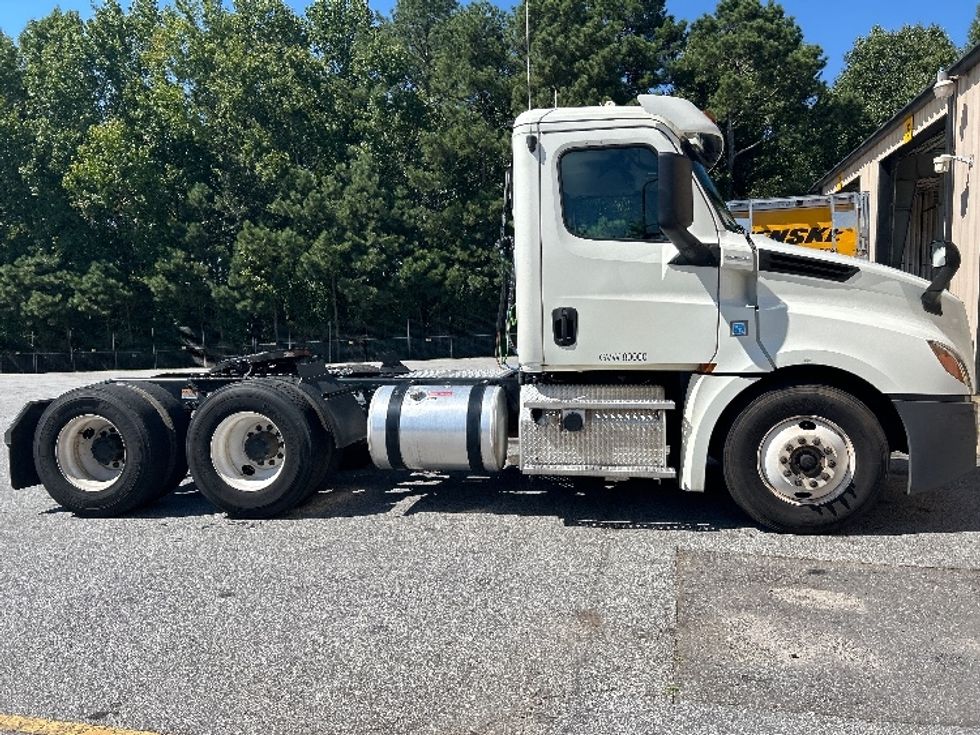 Day Cab Tractor-Heavy Duty Tractors-Freightliner-2018-T12664ST-Anderson-SC-504,956\n\t\tmiles-$ 39,000 - Image 8