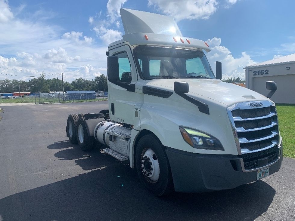 Day Cab Tractor-Heavy Duty Tractors-Freightliner-2018-T12664ST-Apopka-FL-271,473\n\t\tmiles-$ 58,250 - Image 1