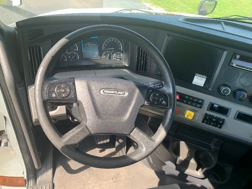 Day Cab Tractor-Heavy Duty Tractors-Freightliner-2018-T12664ST-Apopka-FL-271,473\n\t\tmiles-$ 58,250 - Image 11