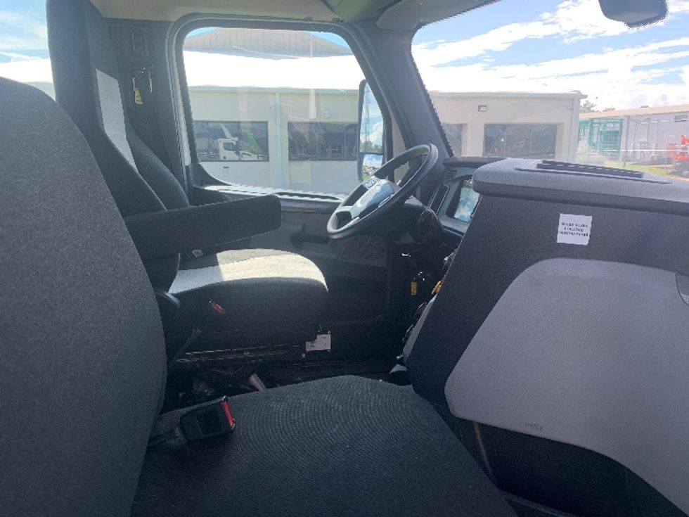 Day Cab Tractor-Heavy Duty Tractors-Freightliner-2018-T12664ST-Apopka-FL-271,473\n\t\tmiles-$ 58,250 - Image 14