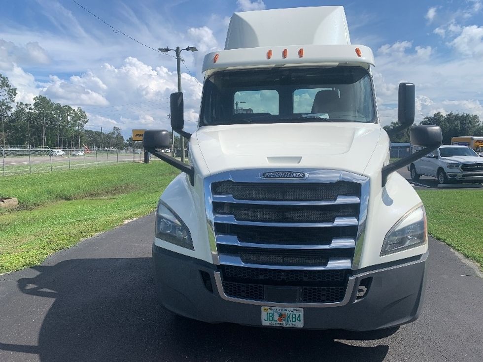Day Cab Tractor-Heavy Duty Tractors-Freightliner-2018-T12664ST-Apopka-FL-271,473\n\t\tmiles-$ 58,250 - Image 2