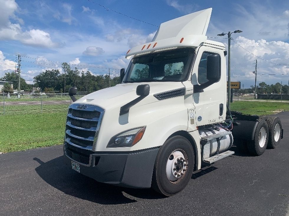 Day Cab Tractor-Heavy Duty Tractors-Freightliner-2018-T12664ST-Apopka-FL-271,473\n\t\tmiles-$ 58,250 - Image 3
