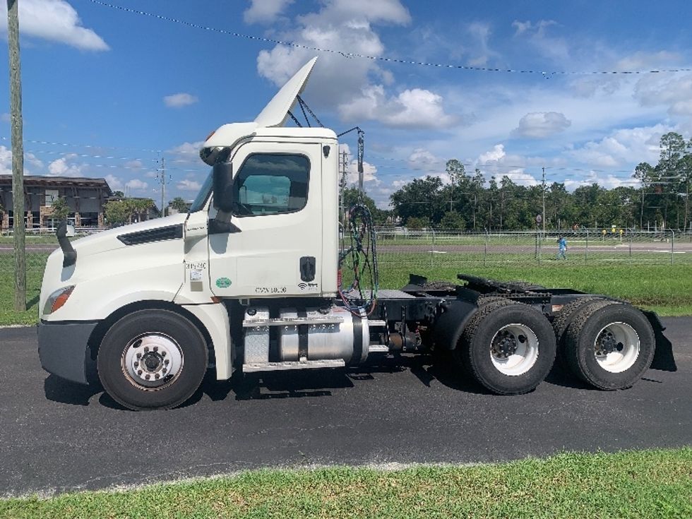 Day Cab Tractor-Heavy Duty Tractors-Freightliner-2018-T12664ST-Apopka-FL-271,473\n\t\tmiles-$ 58,250 - Image 4