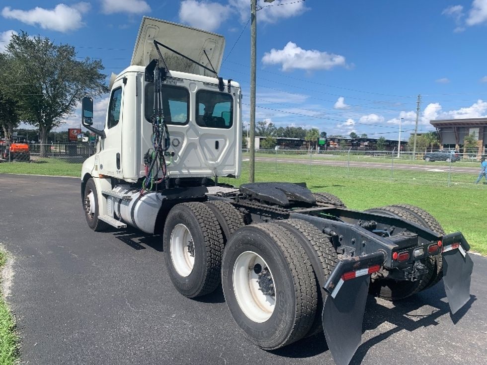 Day Cab Tractor-Heavy Duty Tractors-Freightliner-2018-T12664ST-Apopka-FL-271,473\n\t\tmiles-$ 58,250 - Image 5