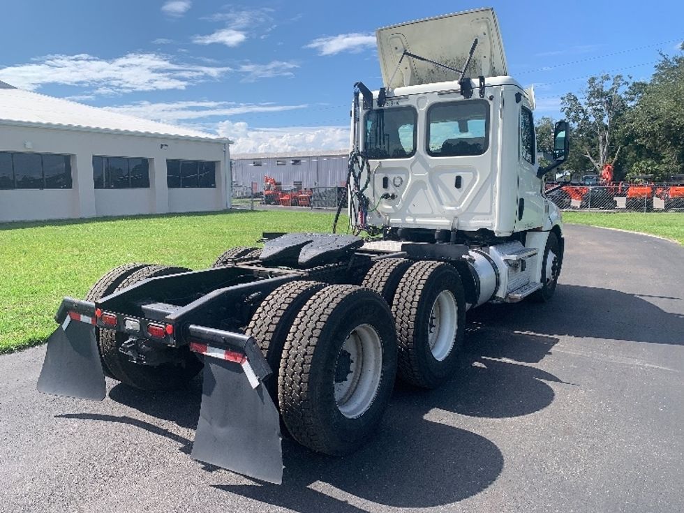 Day Cab Tractor-Heavy Duty Tractors-Freightliner-2018-T12664ST-Apopka-FL-271,473\n\t\tmiles-$ 58,250 - Image 7