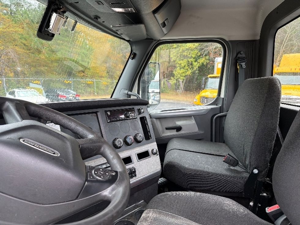 Day Cab Tractor-Heavy Duty Tractors-Freightliner-2018-T12664ST-Atlanta-GA-497,518\n\t\tmiles-$ 37,250 - Image 10
