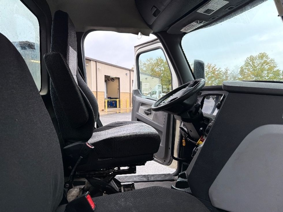 Day Cab Tractor-Heavy Duty Tractors-Freightliner-2018-T12664ST-Atlanta-GA-497,518\n\t\tmiles-$ 37,250 - Image 14