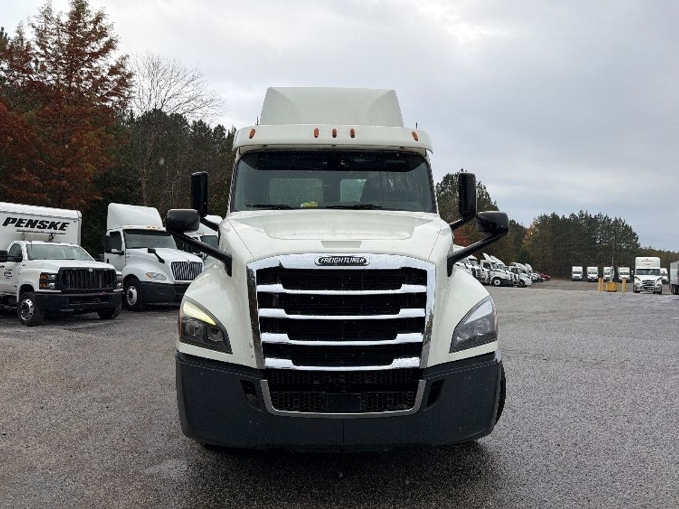 Day Cab Tractor-Heavy Duty Tractors-Freightliner-2018-T12664ST-Atlanta-GA-497,518\n\t\tmiles-$ 37,250 - Image 2