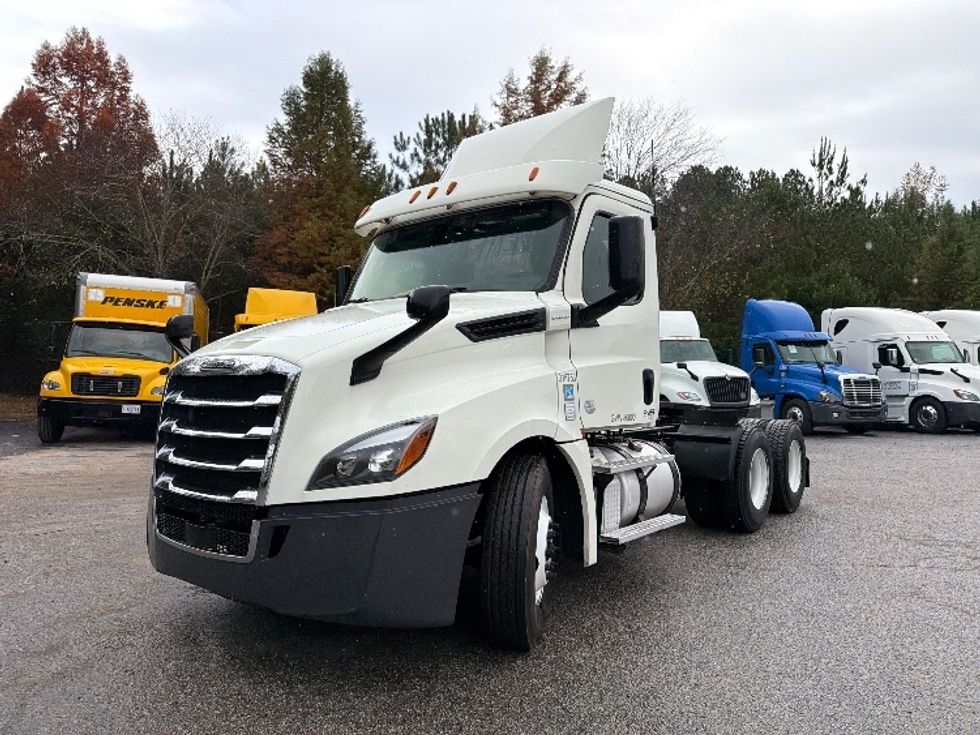Day Cab Tractor-Heavy Duty Tractors-Freightliner-2018-T12664ST-Atlanta-GA-497,518\n\t\tmiles-$ 37,250 - Image 3