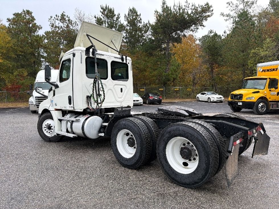 Day Cab Tractor-Heavy Duty Tractors-Freightliner-2018-T12664ST-Atlanta-GA-497,518\n\t\tmiles-$ 37,250 - Image 5