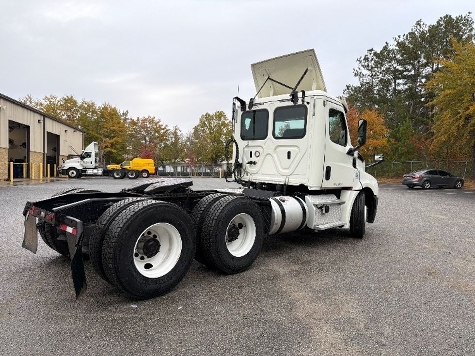 Day Cab Tractor-Heavy Duty Tractors-Freightliner-2018-T12664ST-Atlanta-GA-497,518\n\t\tmiles-$ 37,250 - Image 7