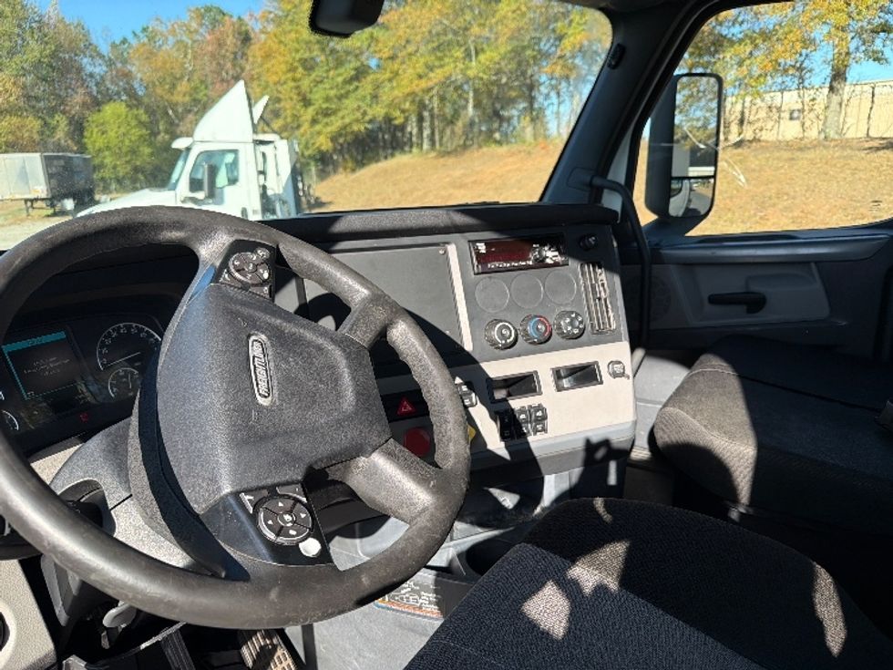 Day Cab Tractor-Heavy Duty Tractors-Freightliner-2018-T12664ST-Atlanta-GA-503,273\n\t\tmiles-$ 37,000 - Image 10