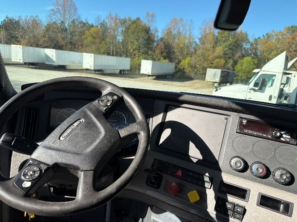 Day Cab Tractor-Heavy Duty Tractors-Freightliner-2018-T12664ST-Atlanta-GA-503,273\n\t\tmiles-$ 37,000 - Image 11