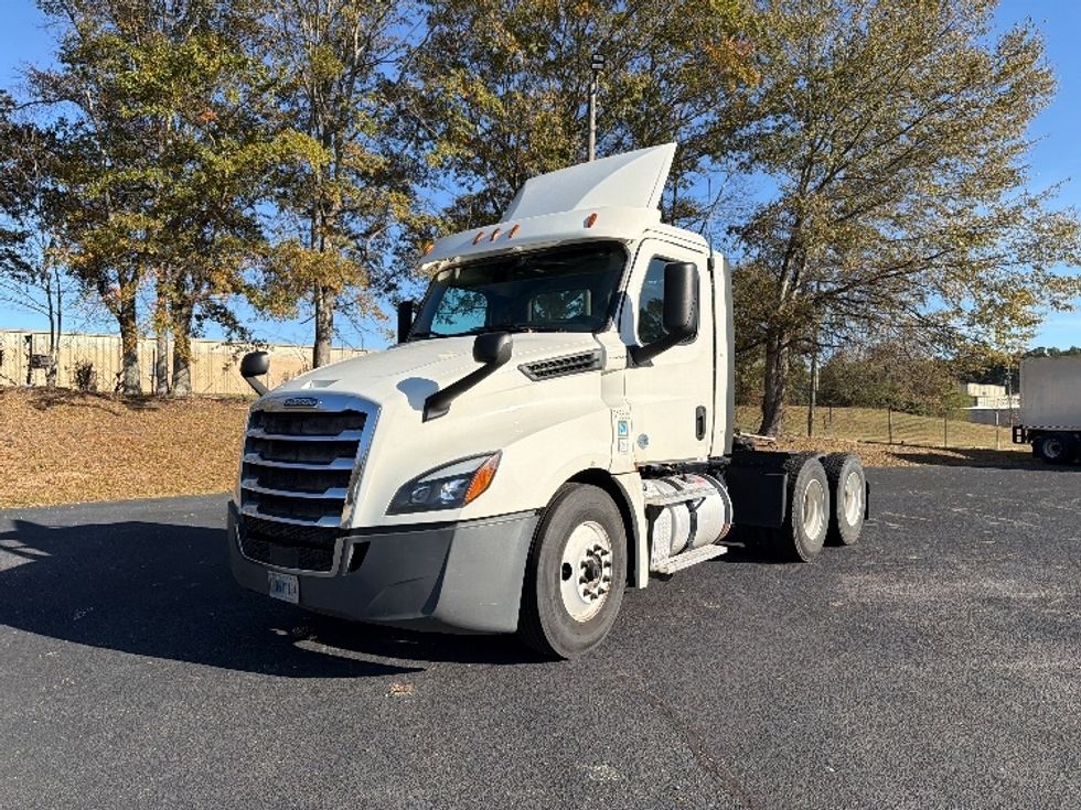Day Cab Tractor-Heavy Duty Tractors-Freightliner-2018-T12664ST-Atlanta-GA-503,273\n\t\tmiles-$ 37,000 - Image 3