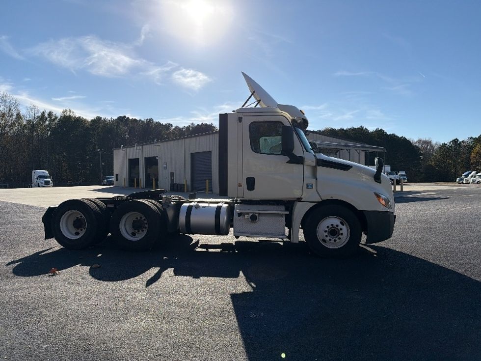 Day Cab Tractor-Heavy Duty Tractors-Freightliner-2018-T12664ST-Atlanta-GA-503,273\n\t\tmiles-$ 37,000 - Image 8