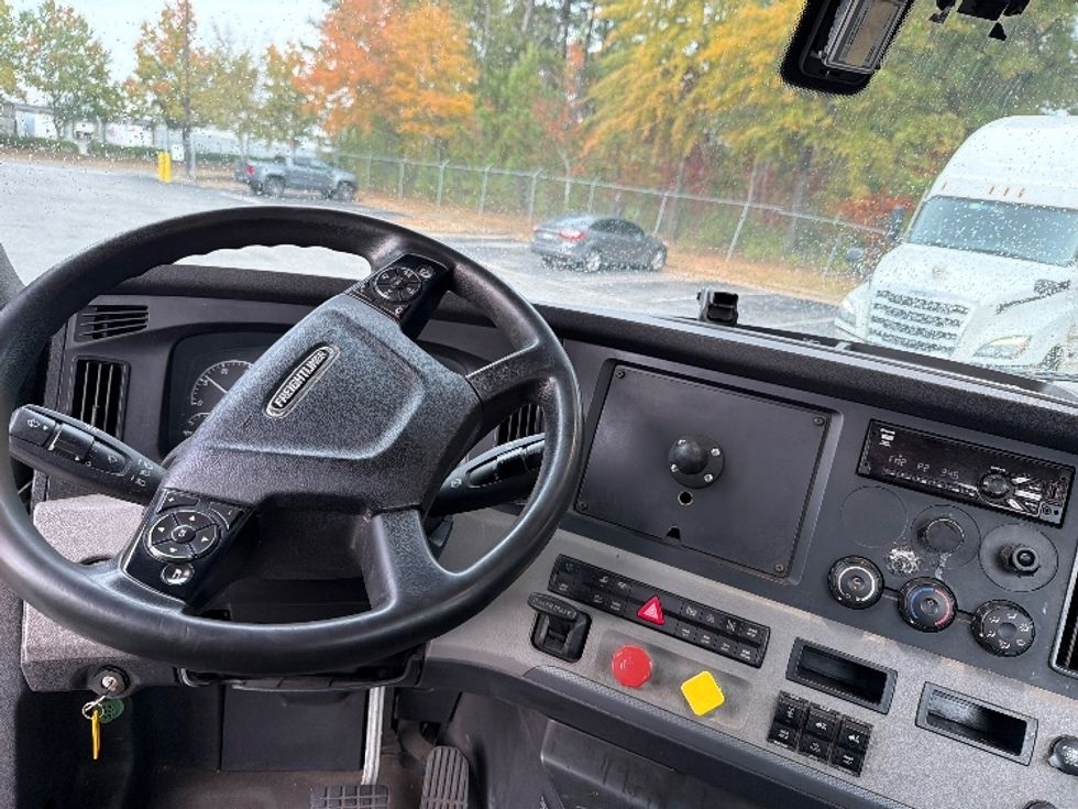 Day Cab Tractor-Heavy Duty Tractors-Freightliner-2018-T12664ST-Atlanta-GA-550,663\n\t\tmiles-$ 34,500 - Image 11