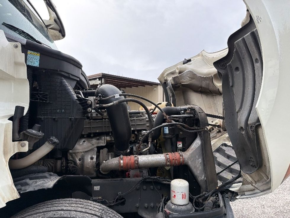 Day Cab Tractor-Heavy Duty Tractors-Freightliner-2018-T12664ST-Atlanta-GA-550,663\n\t\tmiles-$ 34,500 - Image 15