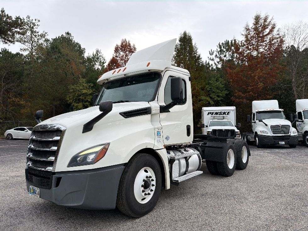 Day Cab Tractor-Heavy Duty Tractors-Freightliner-2018-T12664ST-Atlanta-GA-550,663\n\t\tmiles-$ 34,500 - Image 3