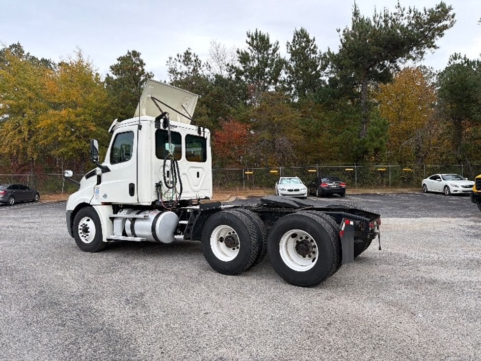 Day Cab Tractor-Heavy Duty Tractors-Freightliner-2018-T12664ST-Atlanta-GA-550,663\n\t\tmiles-$ 34,500 - Image 5
