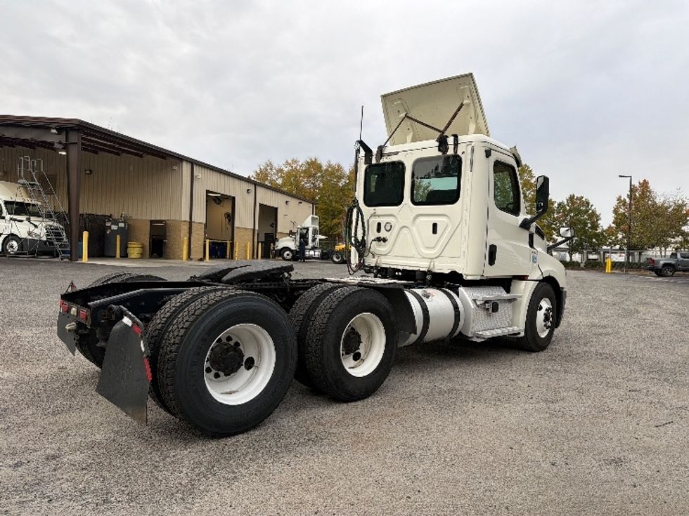 Day Cab Tractor-Heavy Duty Tractors-Freightliner-2018-T12664ST-Atlanta-GA-550,663\n\t\tmiles-$ 34,500 - Image 7