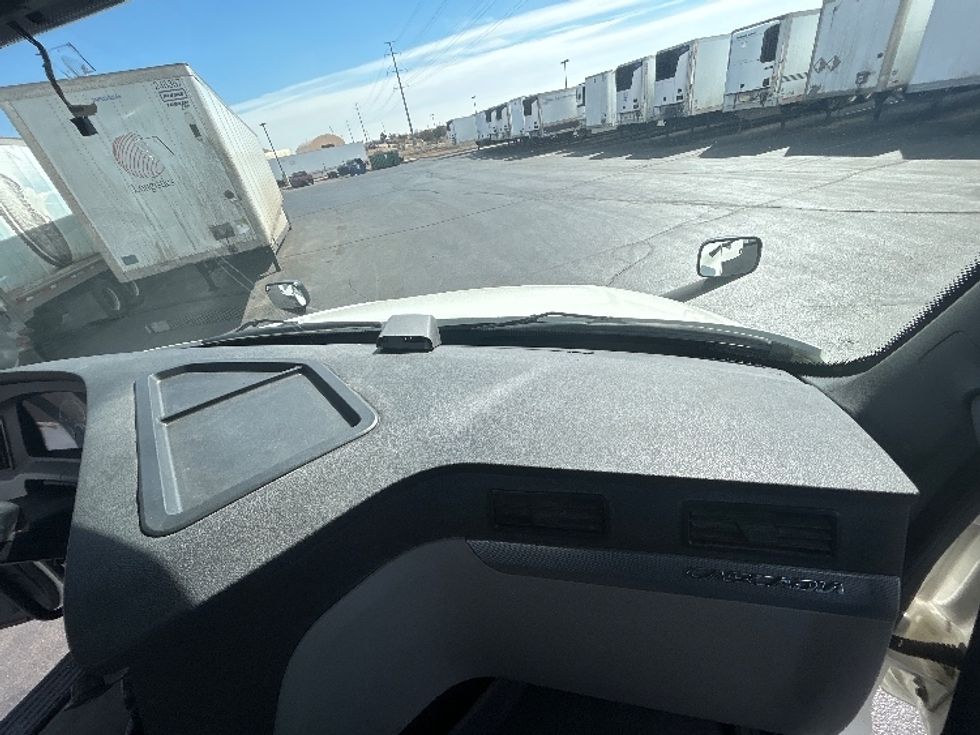 2018 Freightliner Cascadia 126" Day cab photo 13