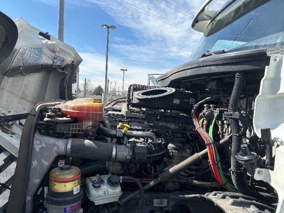 2018 Freightliner Cascadia 126" Day cab photo 15